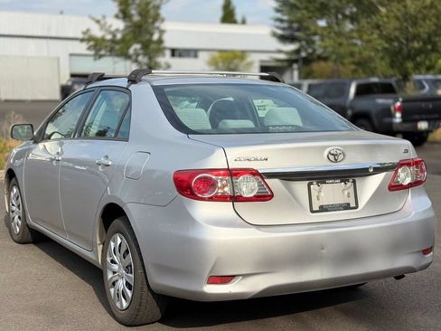 Used 2012 Toyota Corolla LE FWD image 3