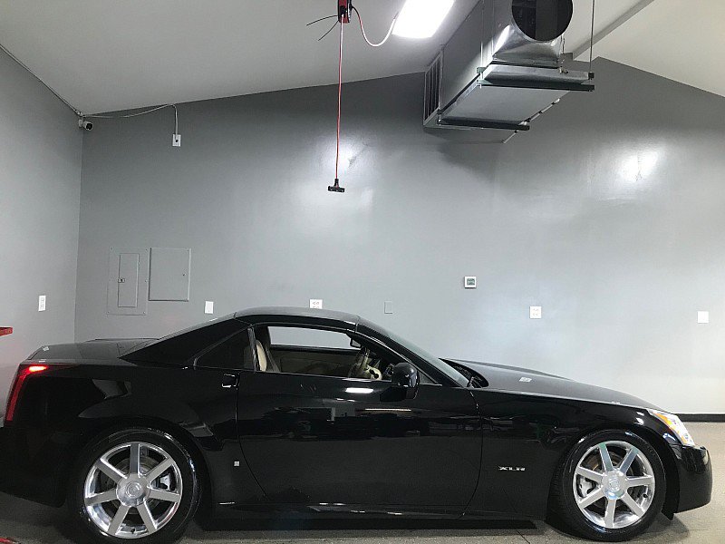 Used 2007 Cadillac XLR RWD image 4