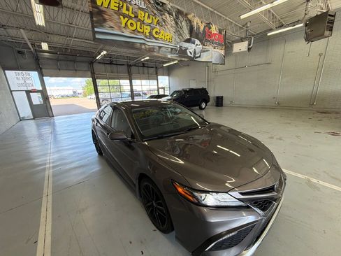 Used 2023 Toyota Camry XSE FWD image 3