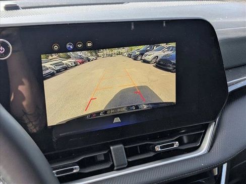 Used 2025 Chevrolet Equinox LT FWD image 13