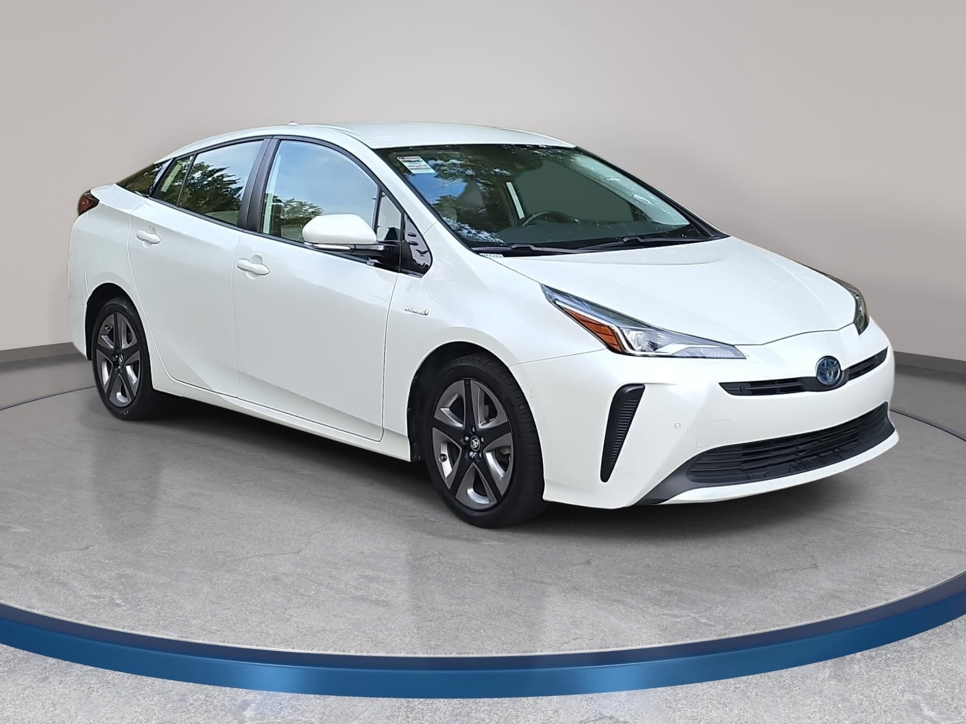 Used 2019 Toyota Prius XLE FWD image 3