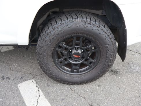 Used 2019 Toyota 4Runner SR5 Premium AWD/4WD image 40