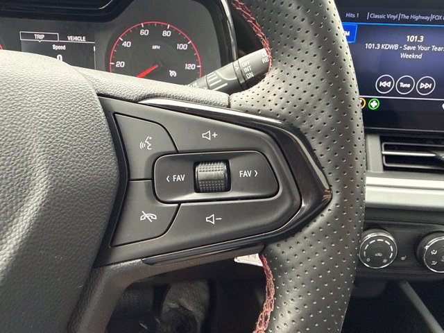 Used 2025 Chevrolet Trax RS w/ Sunroof Package FWD image 18