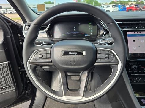 Used 2023 Jeep Grand Cherokee 4WD 4xe image 11