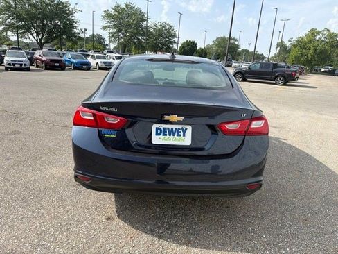 Used 2016 Chevrolet Malibu LT w/ Leather Package FWD image 4