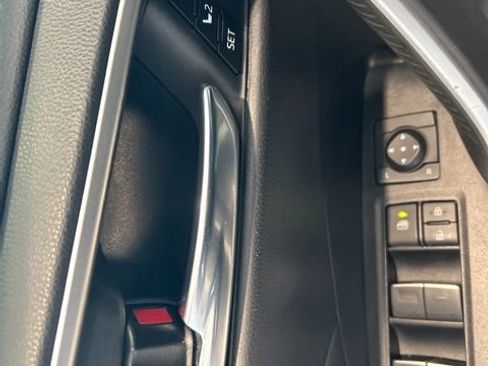 Used 2022 Toyota RAV4 XLE Premium AWD/4WD image 9