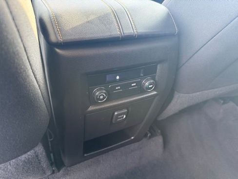 Used 2019 Chevrolet Traverse LT image 12