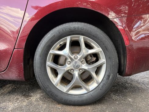 Used 2017 Chrysler Pacifica Limited image 35