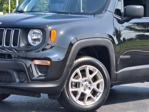 Used 2023 Jeep Renegade Latitude AWD/4WD image 2