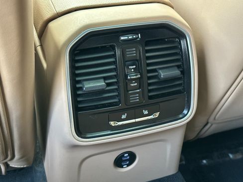 Certified 2025 Porsche Macan AWD/4WD image 14