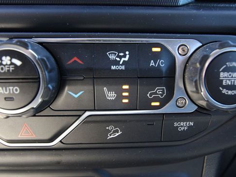Used 2019 Jeep Wrangler Unlimited Sahara w/ Dual Top Group AWD/4WD image 14
