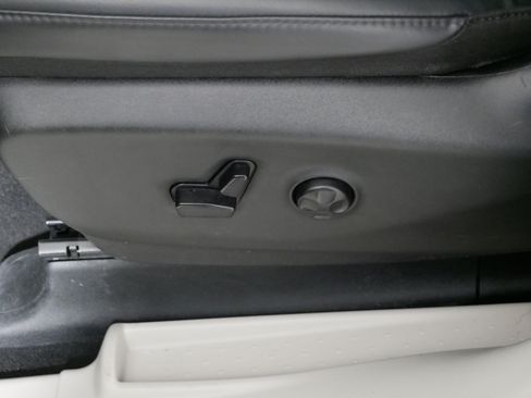 Used 2023 Chrysler Pacifica Touring-L FWD image 20