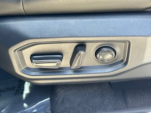 Used 2025 Toyota Tundra Limited AWD/4WD image 19