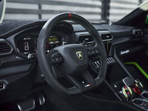 Used 2024 Lamborghini Urus Performante AWD/4WD image 41