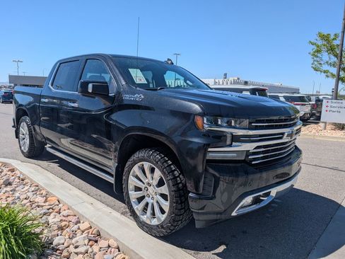 Used 2019 Chevrolet Silverado 1500 High Country w/ Technology Package AWD/4WD image 3