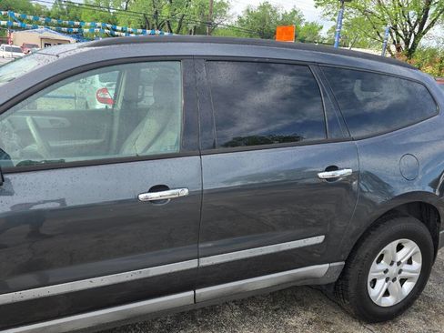 Used 2009 Chevrolet Traverse LS image 2
