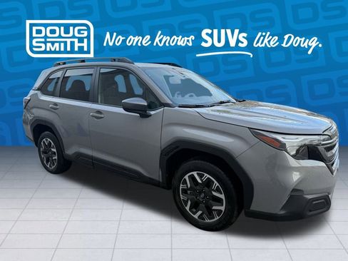 Used 2025 Subaru Forester Premium image 4