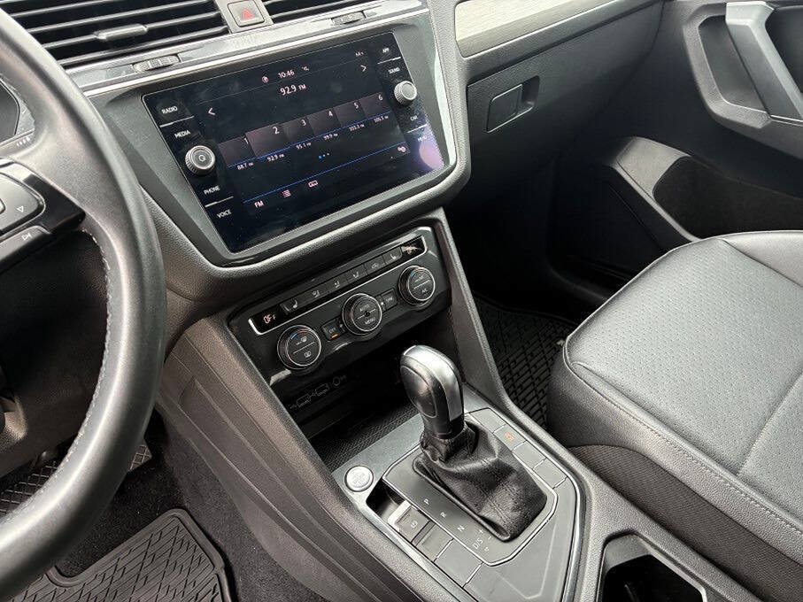 Used 2020 Volkswagen Tiguan SE w/ Panoramic Sunroof Package FWD image 27