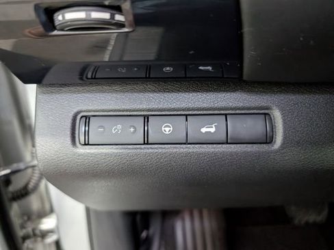 Used 2025 Nissan Pathfinder SV image 20