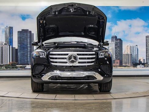 Used 2026 Mercedes-Benz GLS 450 4MATIC image 4