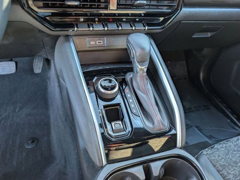 Used 2024 Chevrolet Colorado Z71 w/ Z71 Convenience Package 2 image 18