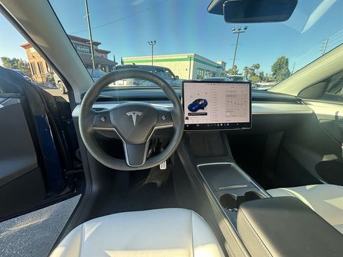 Used 2023 Tesla Model Y Performance AWD/4WD image 17