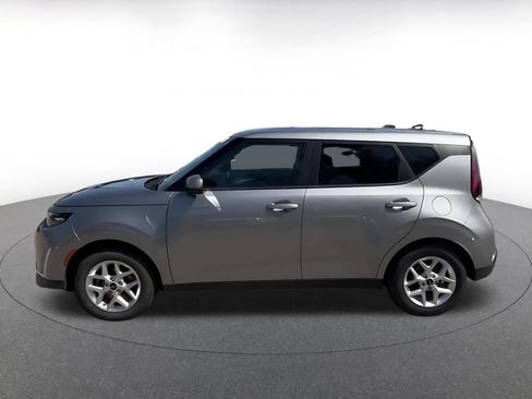Used 2025 Kia Soul LX w/ LX Technology Package FWD image 10