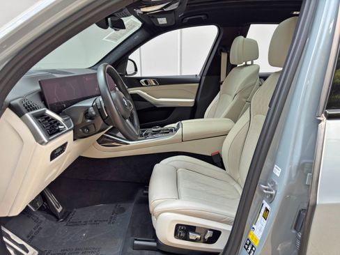 Used 2023 BMW X7 xDrive40i w/ M Sport Package AWD/4WD image 17
