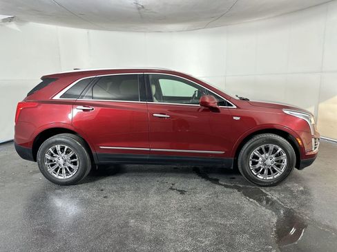 Used 2017 Cadillac XT5 Luxury w/ Driver Awareness Package FWD image 9