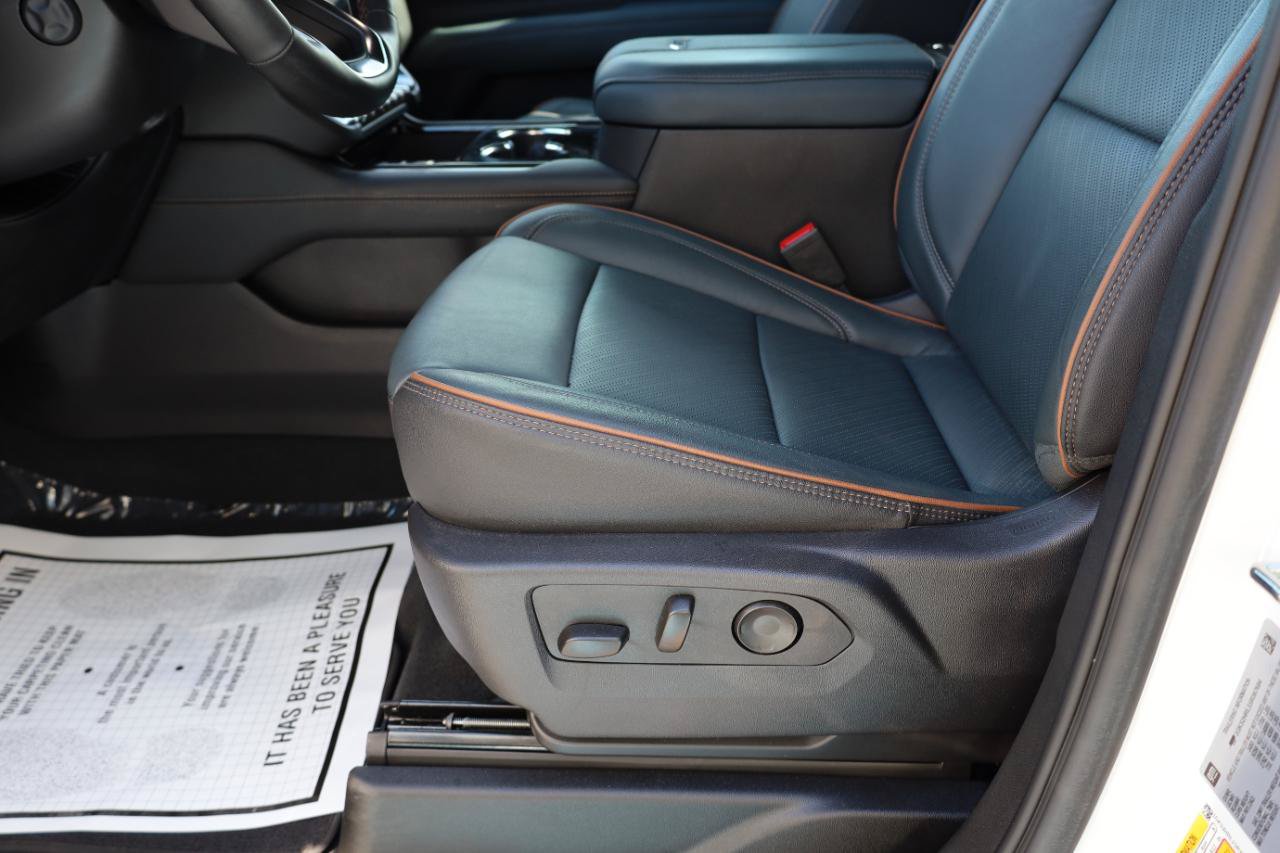 Used 2025 GMC Yukon XL AT4 AWD/4WD image 9