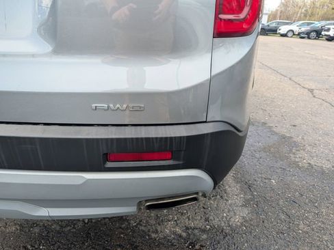Used 2023 GMC Acadia SLT AWD/4WD image 5