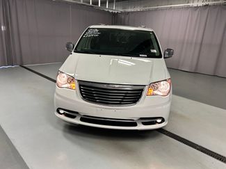 Used 2016 Chrysler Town & Country Touring-L FWD video 2