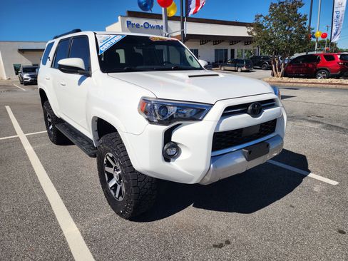 Used 2022 Toyota 4Runner TRD Off-Road AWD/4WD image 2