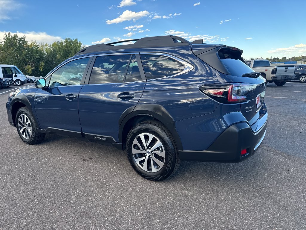 Used 2025 Subaru Outback Premium AWD/4WD image 3