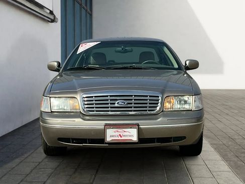 Used 2003 Ford Crown Victoria LX image 8