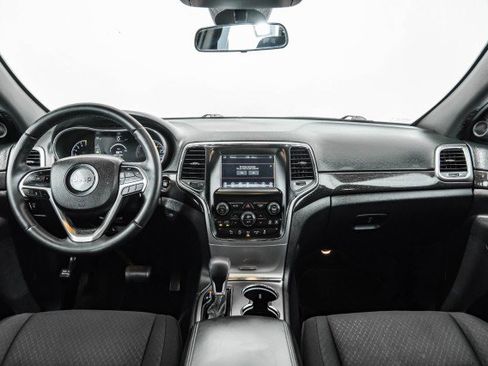 Used 2018 Jeep Grand Cherokee Laredo image 11