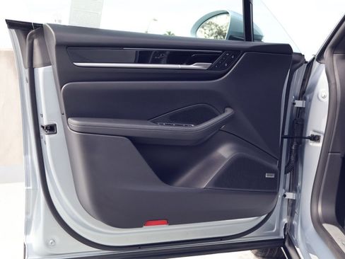Certified 2025 Porsche Macan Electric RWD image 12