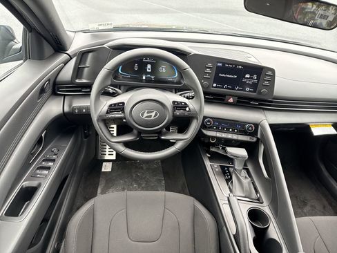Certified 2025 Hyundai Elantra Sport image 17
