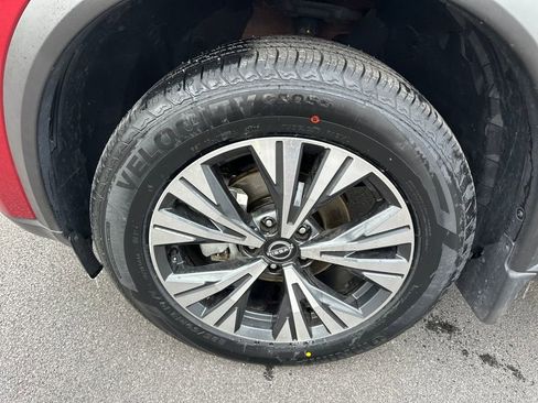 Used 2023 Nissan Rogue SV image 12