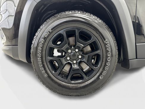 Used 2022 Jeep Cherokee Latitude AWD/4WD image 52