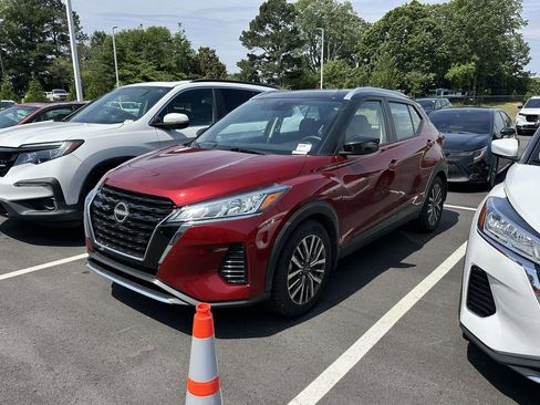 Used 2024 Nissan Kicks SV FWD image 3