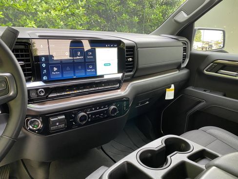 Used 2025 Chevrolet Silverado 1500 LT AWD/4WD image 24