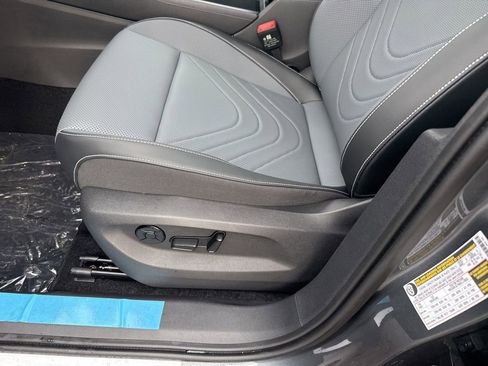 New 2025 Volkswagen Tiguan SE R-Line image 18