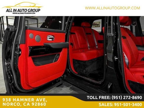 Used 2022 Rolls-Royce Cullinan w/ Dark Exterior Package image 34