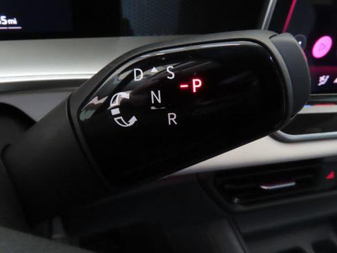 New 2026 Volkswagen Tiguan SE FWD image 15