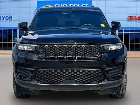 Used 2023 Jeep Grand Cherokee Altitude image 2