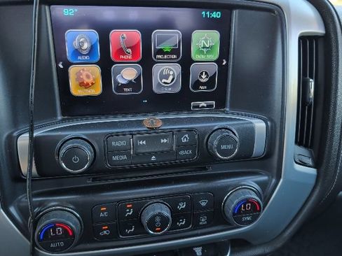 Used 2018 GMC Sierra 2500 SLE w/ SLE Preferred Package AWD/4WD image 19