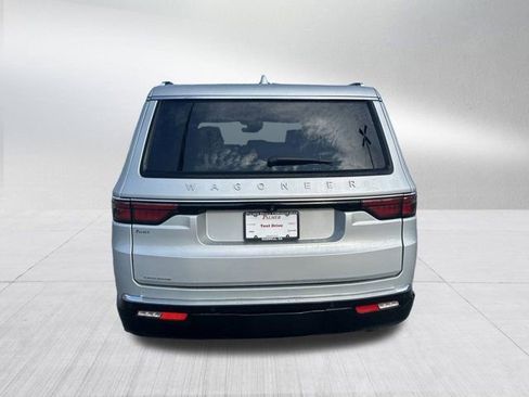 Used 2023 Jeep Wagoneer 4WD w/ Convenience Group I image 7