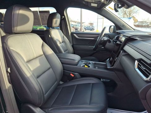 Used 2024 GMC Acadia Elevation image 13