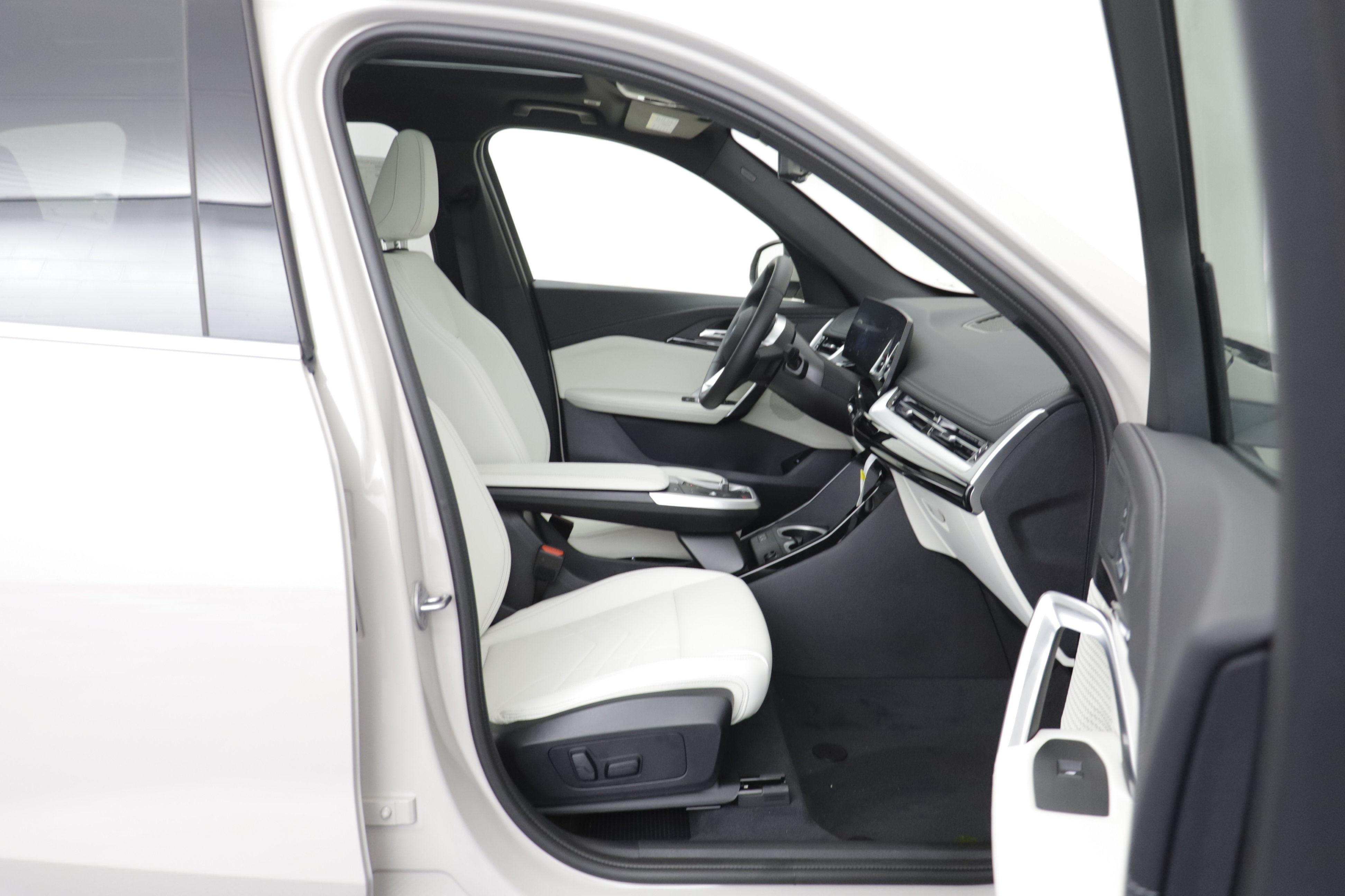 New 2027 BMW X1 xDrive28i AWD/4WD image 19